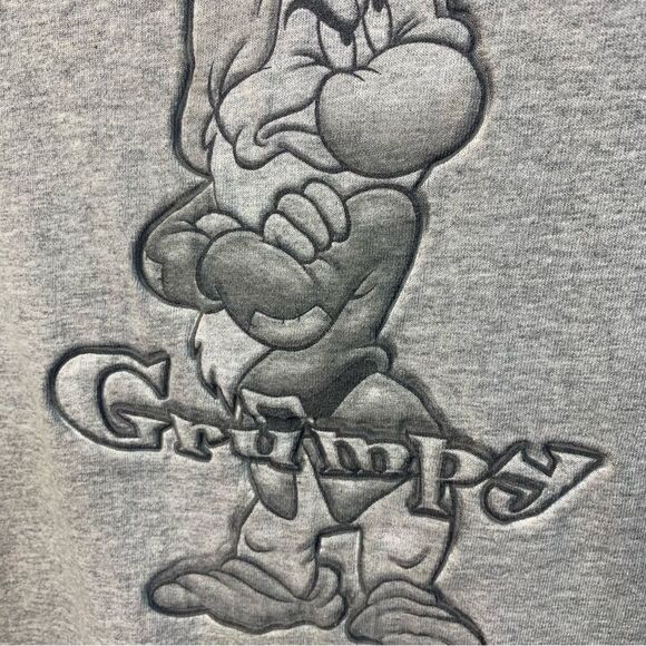 Basic T-shirt with Embroidered Grumpy Graphic - Picture 4 of 8
